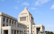 儿子怒斥癌症妈妈碰瓷筹钱：道德困境下的家庭冲突