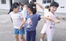 二楼窗台惊魂记：小学生步步惊心险境求生