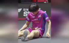 “王楚钦惊险逆转，对手被打到倒地！”